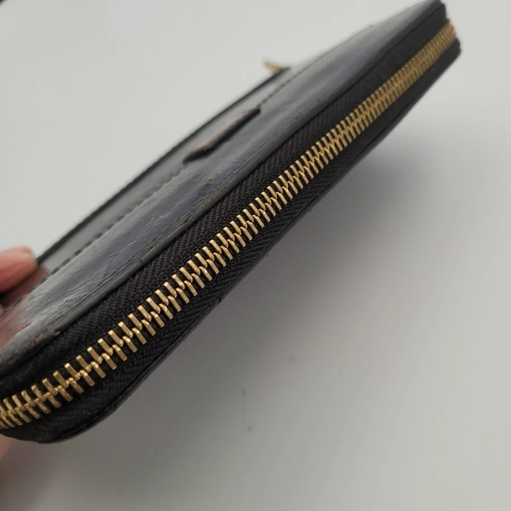Chloe Black Leather Zip Around Long Wallet Gold Hardware Logo Plaque Large Quali